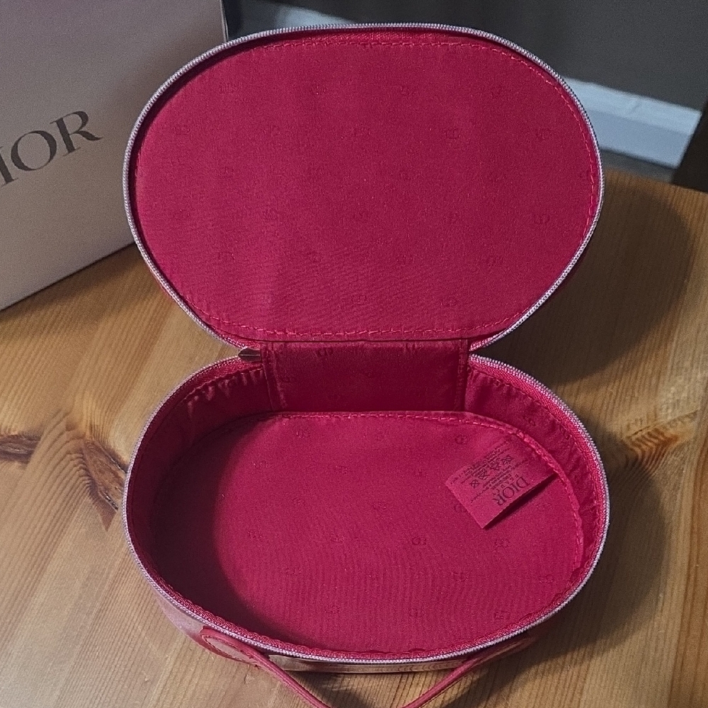 Dior Vibrant Red Cosmetic Case & Dior Box With Samples - Picture 4 of 9